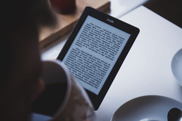 How E-Ink Displays Work Differently From Regular Screens