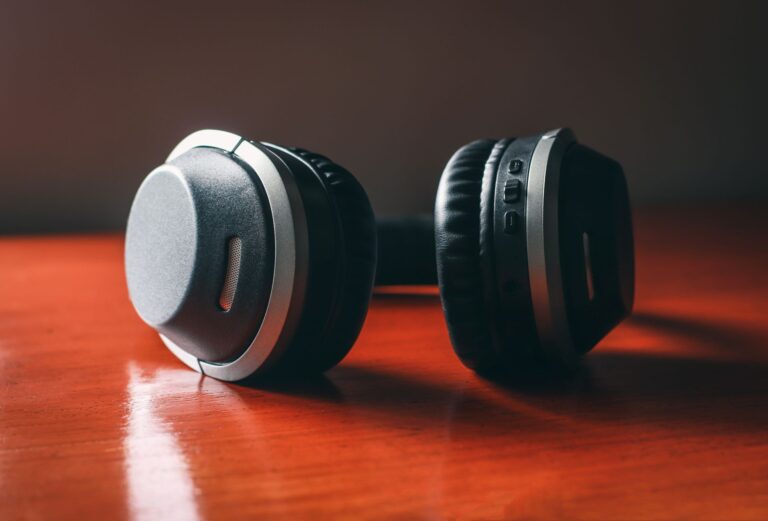 How Noise-Cancelling Headphones Actually Work