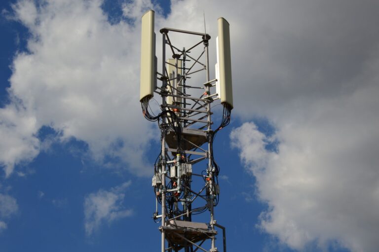 The Real Difference Between 4G and 5G, Explained Simply