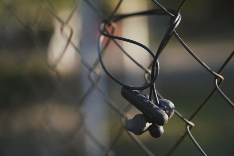 The Real Differences Between Wired and Wireless Earbuds