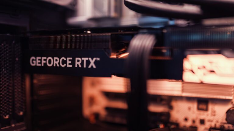 RTX 5080 vs RX 9070 XT