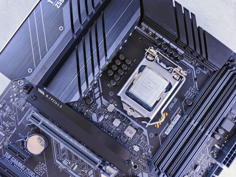 What Are Performance Cores and Efficiency Cores?
